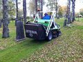 <b>Etesia H124DX töissä</b><br>Etesia H124DX kerää märätkin lehdet tarkasti ja tukkeutumatta.