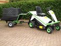 <b>Etesia MRM Monikäyttökärry</b><br>Etesia MRM Monikäyttökärry kulkee kevyesti ajoleikkurin perässä ja sillä voi kuljettaa vettä, roskia ym. kätevästi yhtä aikaa.