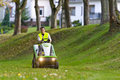 <b>Etesia Hydro 80 töissä</b><br>Etesia Hydro 80 työteho ja leikkuujälki on erinomainen.