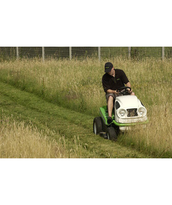 Etesia H100E taaksepurkusuppilo