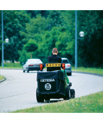 Etesia H100E tieliikennevarustus