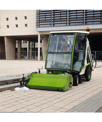 Etesia H124D ohjaamo